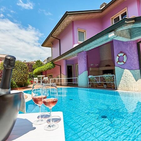 Hotel Villa Lilla Desenzano del Garda Bagian luar foto