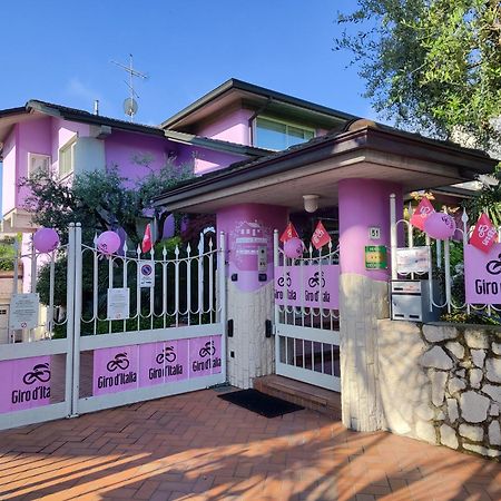Hotel Villa Lilla Desenzano del Garda Bagian luar foto