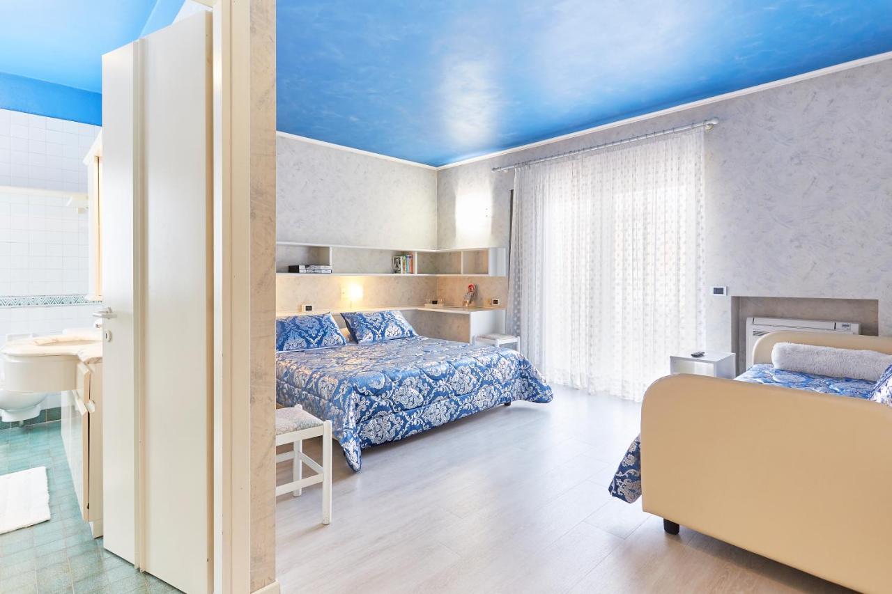 Hotel Villa Lilla Desenzano del Garda Bagian luar foto