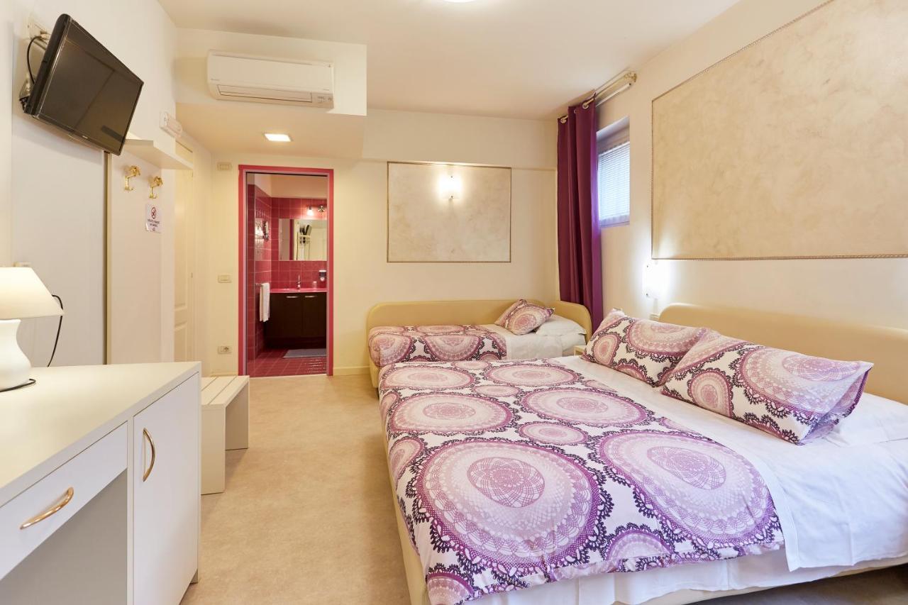 Hotel Villa Lilla Desenzano del Garda Bagian luar foto