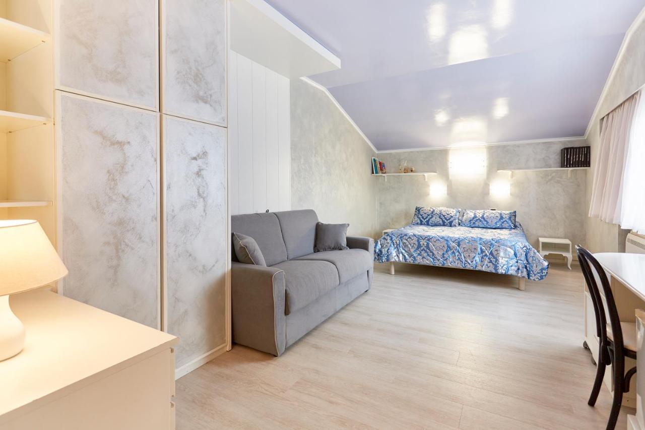 Hotel Villa Lilla Desenzano del Garda Bagian luar foto