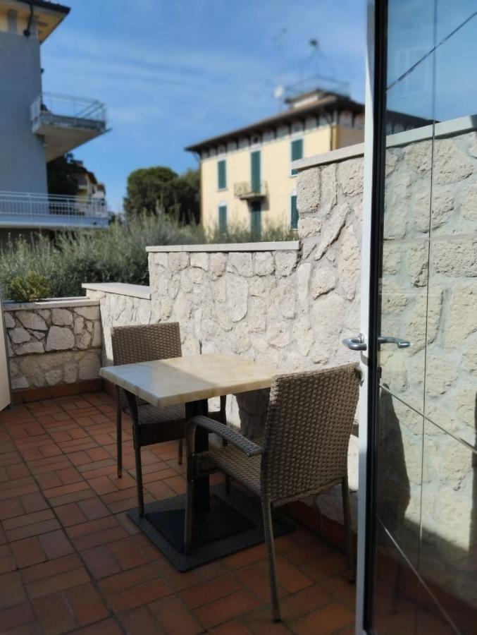 Hotel Villa Lilla Desenzano del Garda Bagian luar foto