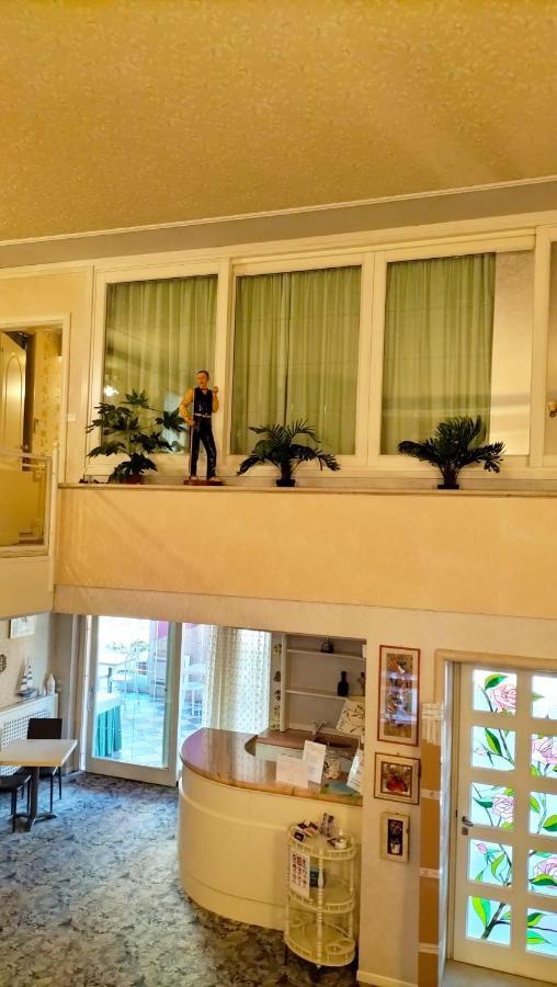 Hotel Villa Lilla Desenzano del Garda Bagian luar foto