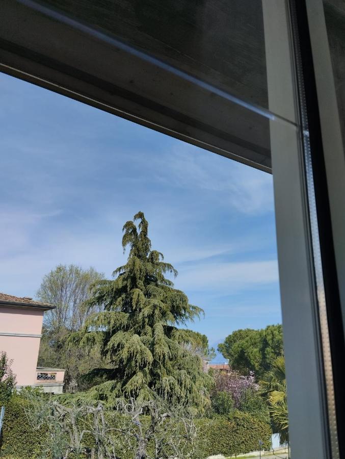 Hotel Villa Lilla Desenzano del Garda Bagian luar foto