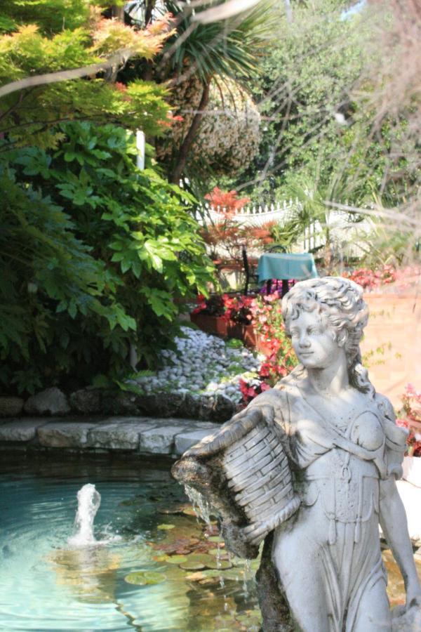 Hotel Villa Lilla Desenzano del Garda Bagian luar foto
