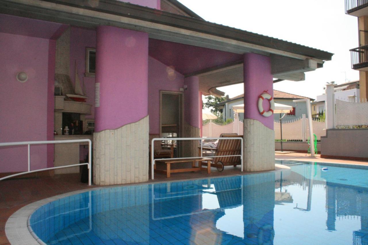 Hotel Villa Lilla Desenzano del Garda Bagian luar foto