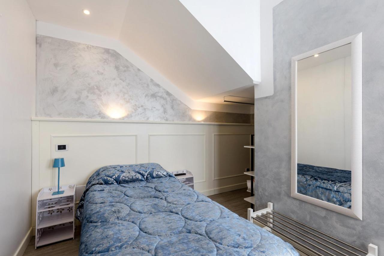 Hotel Villa Lilla Desenzano del Garda Bagian luar foto