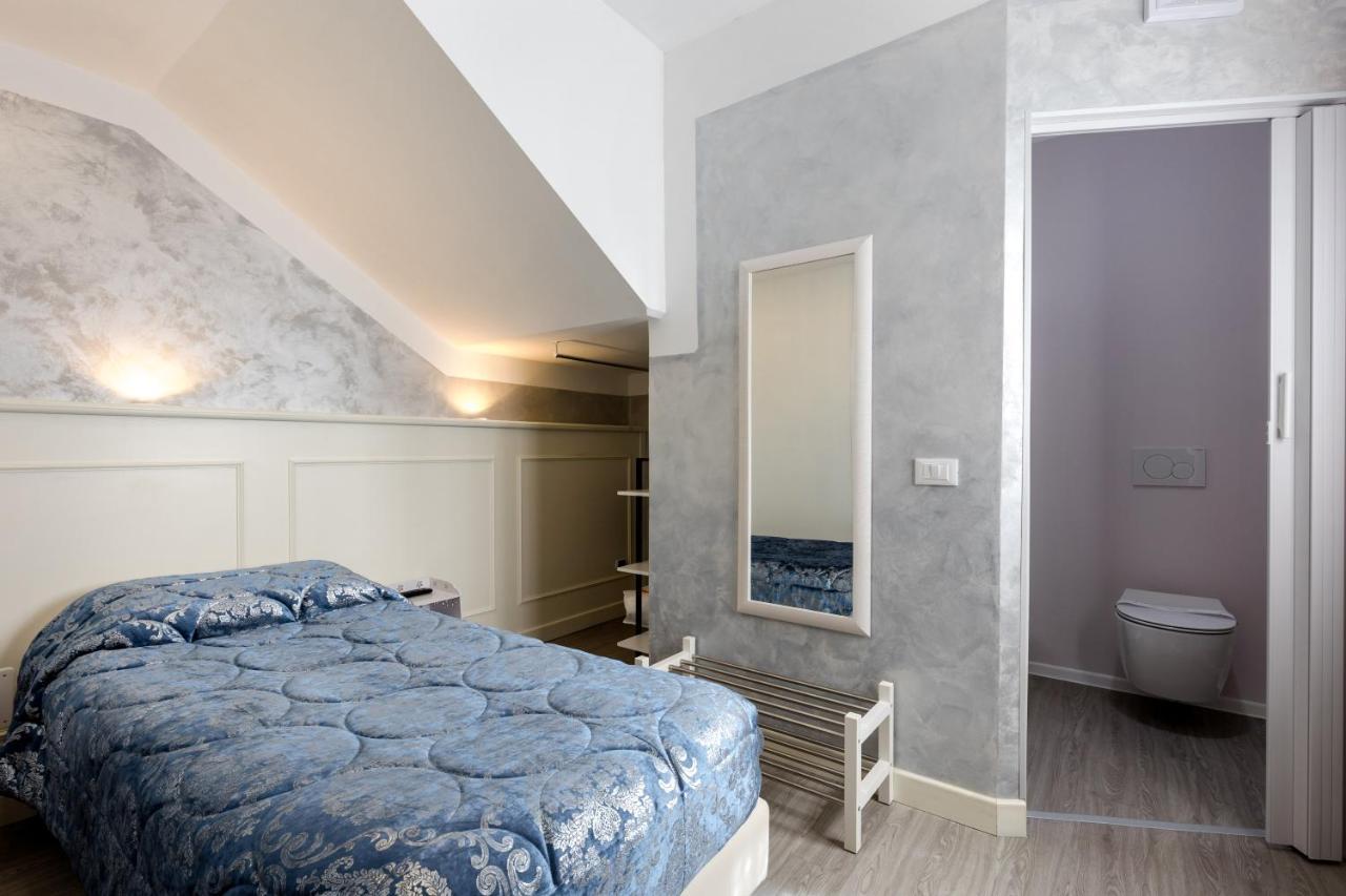 Hotel Villa Lilla Desenzano del Garda Bagian luar foto