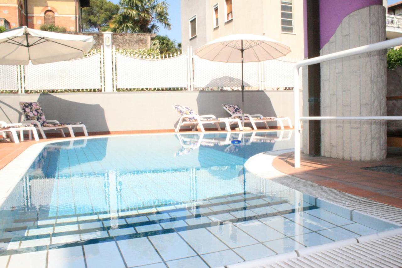 Hotel Villa Lilla Desenzano del Garda Bagian luar foto