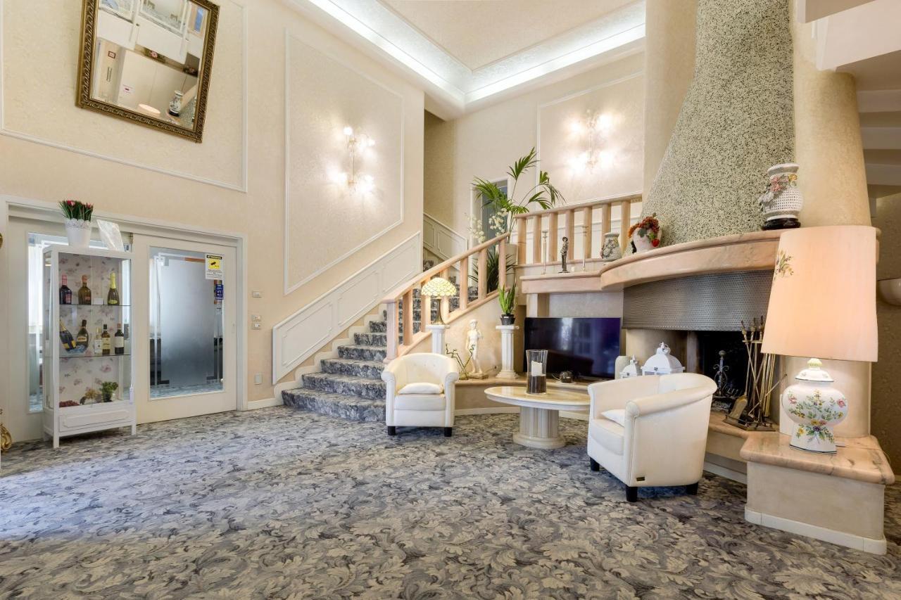 Hotel Villa Lilla Desenzano del Garda Bagian luar foto