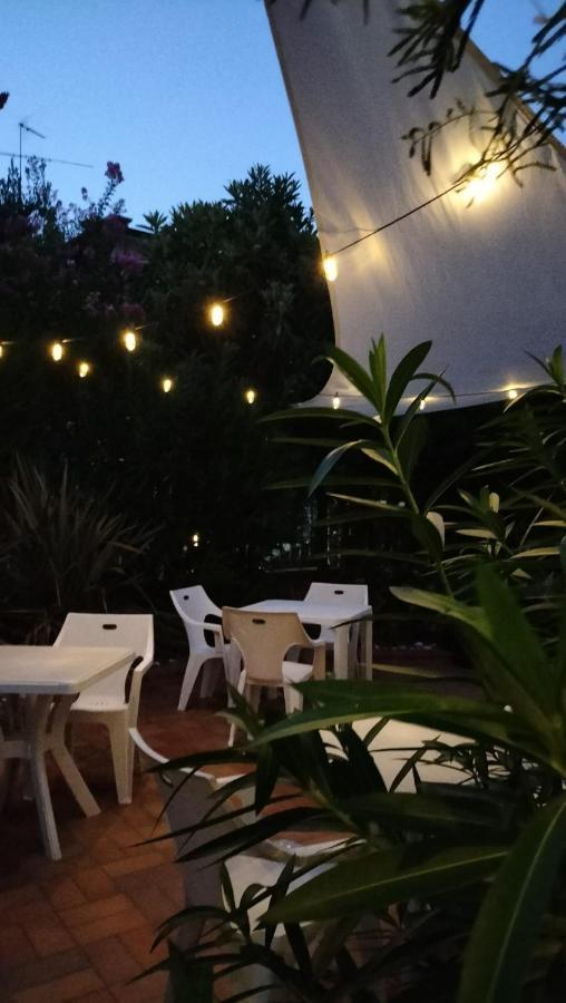 Hotel Villa Lilla Desenzano del Garda Bagian luar foto