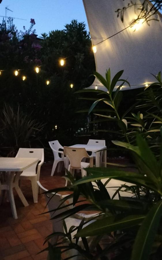 Hotel Villa Lilla Desenzano del Garda Bagian luar foto